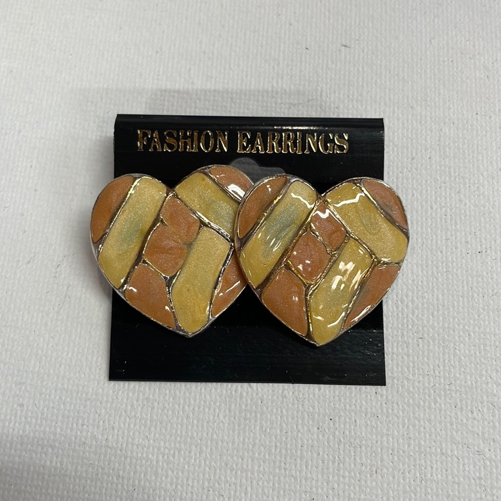 Vintage cream and tan heart earrings